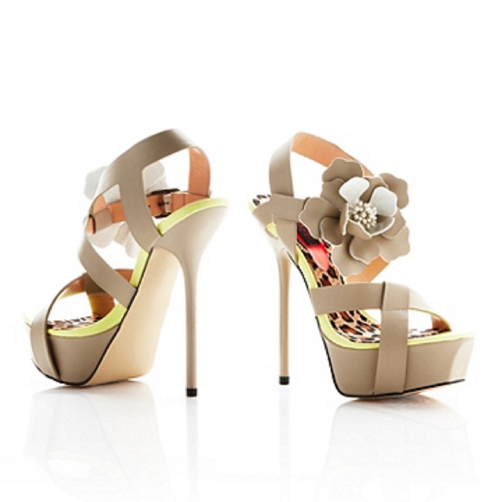 Flower Detail Platform Sandal - like new